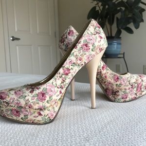 NEW Fahrenheit Floral Pumps
